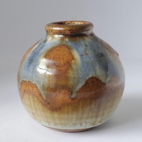 Signed Studio Pottery Bud Vase Pot - Picture 5 of 9